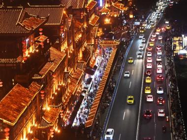 Продажбите на коли в Китай с първи ръст от 22 месеца