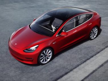 Продажбите на Tesla Model 3 се сринаха с 64% в Китай