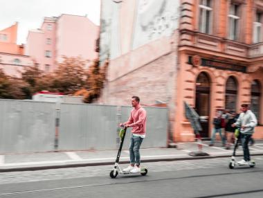 Коронавирусът склони Лондон най-накрая да позволи е-тротинетките