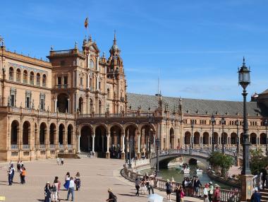 Испания въведе 14-дневна карантина за всички пристигащи в страната