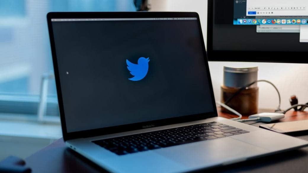 Twitter позволи на служителите си „завинаги“ да работят от вкъщи