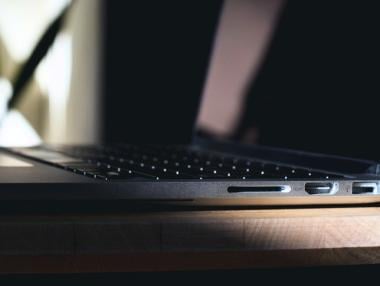 Милиони компютри са в риск заради бъг в Thunderbolt порта