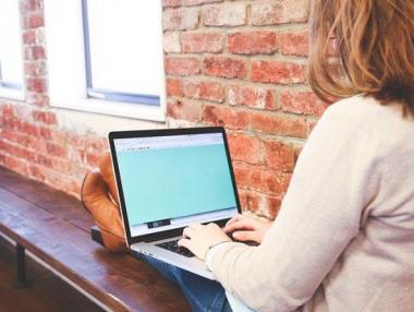 Дистанционната работа остава като възможност още месец