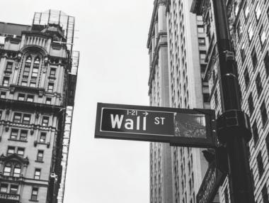 Индексите се повишиха след новините за печалба в банковия и петролния сектор