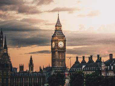 Икономиката на Великобритания ще се възстановява бавно