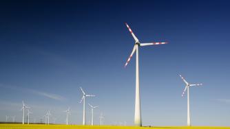 САЩ изпреварват Китай по инвестиции в „зелена“ енергия