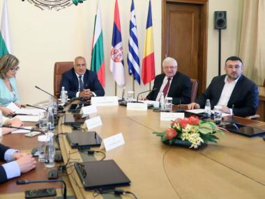 От 1 юни българите ще пътуват до Гърция и Сърбия без 14-дневна карантина