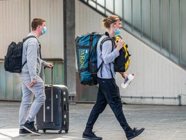 ЕС: Носете маски в самолета, спазвайте дистанция и си мийте ръцете