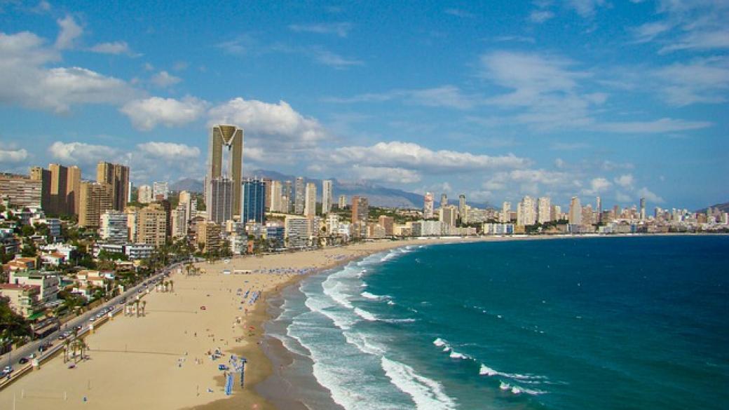 Испания отваря част от плажовете си