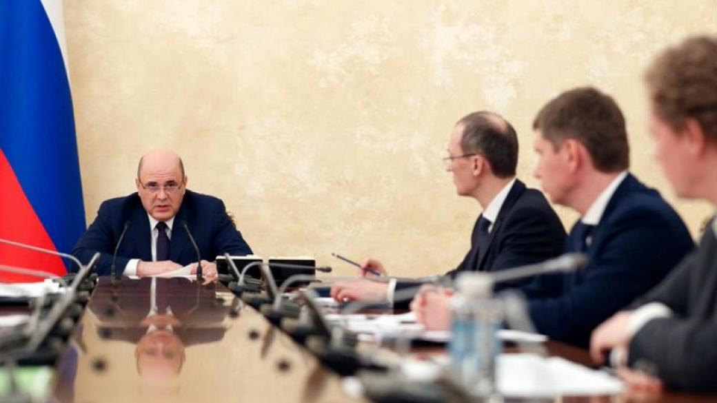 Премиерът на Русия призова руснаците да не пътуват в чужбина това лято