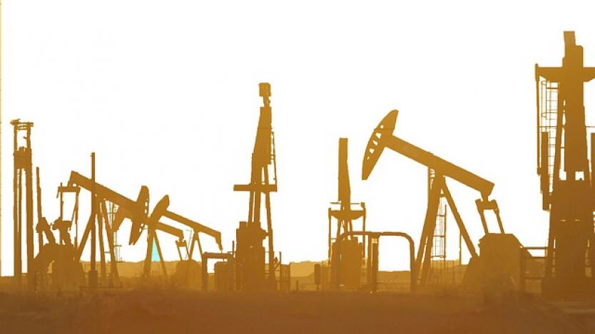 Надежди за намаляване на доставките повишават цените на петрола