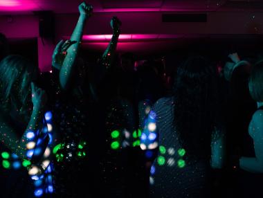 Дискотеките и баровете вероятно ще отворят отново на 15 юни