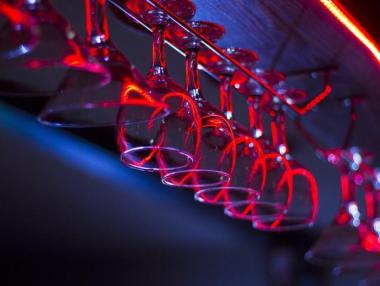 Ананиев подписа заповедта за отваряне на баровете и дискотеките