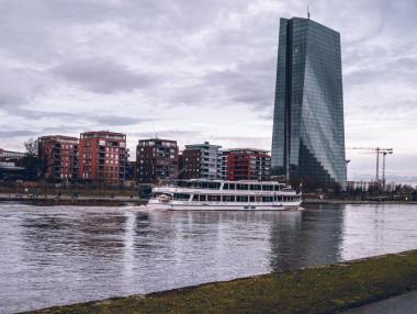 ЕЦБ очерта мрачен сценарий за банките в Еврозоната