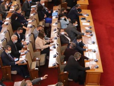 С 2 години закъснение новият Закон за храните беше приет