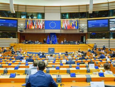 Европарламентът се притеснява от колосалния дълг, предложен от ЕК