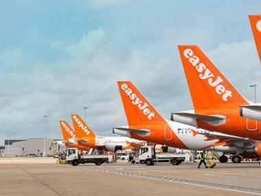 Британската easyJet съкращава до 30% от персонала