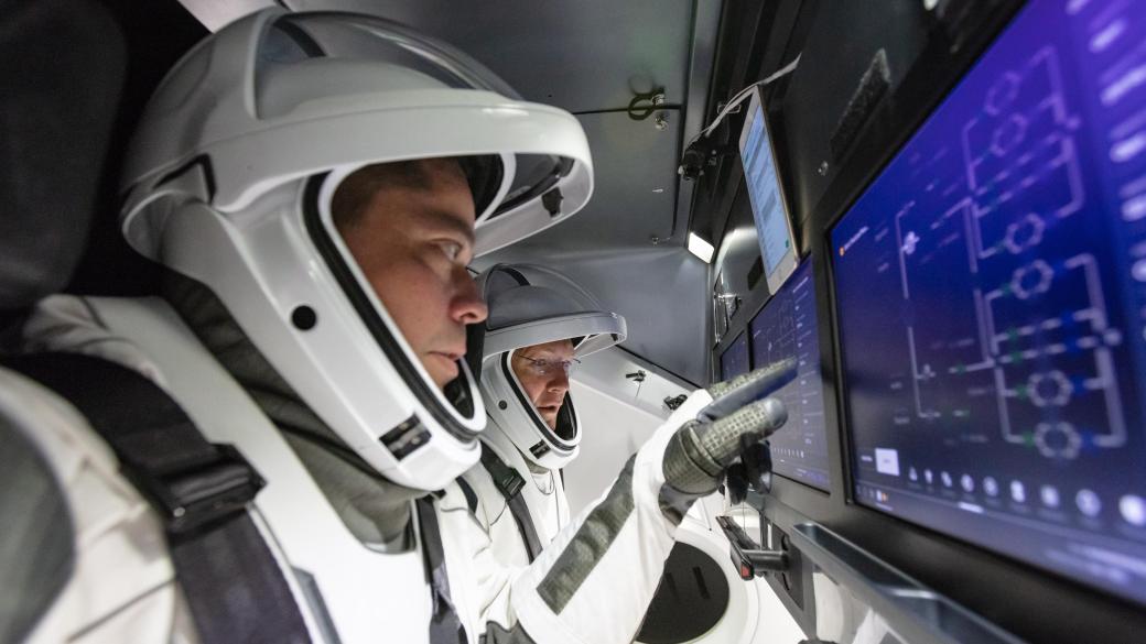 SpaceX успя да изпрати астронавти в космоса