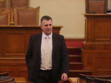 На първо четене: Всички фирми излизат на свободния пазар на ток