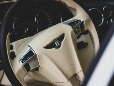 Bentley съкращава една четвърт от служителите си