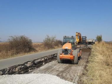 Вече има желаещи да ремонтират второкласни пътища с европари