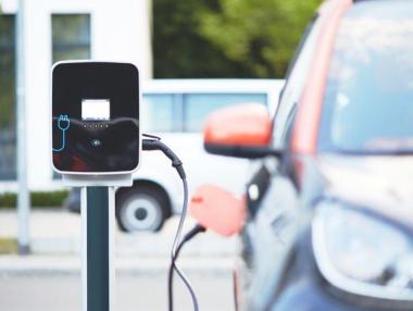 Лондон ще дава до £6 000 за смяна на замърсяваща кола с електрическа