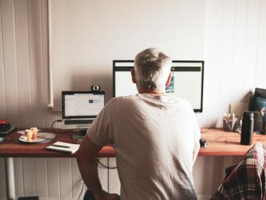 Кой колко работи в Европа?