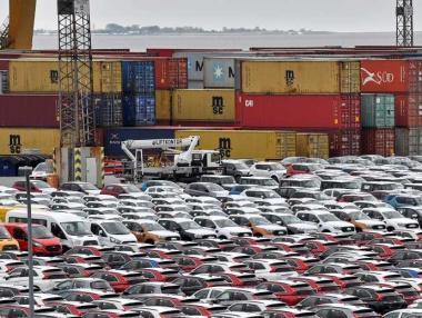 Германският износ удари 30-годишно дъно през април