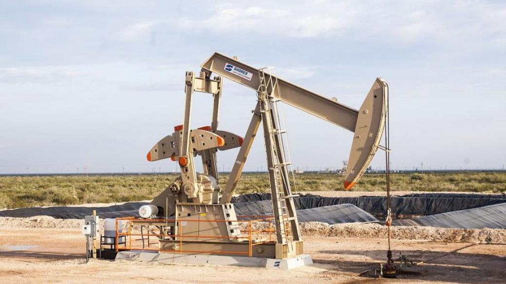 Рекордните запаси на САЩ смъкват цените на петрола