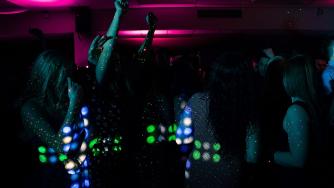 Дискотеките и баровете все пак ще заработят в понеделник