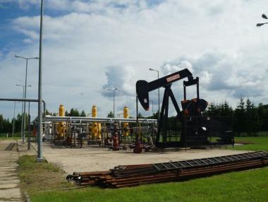 Страхът от нова вълна на Covid-19 изпрати цените на петрола надолу