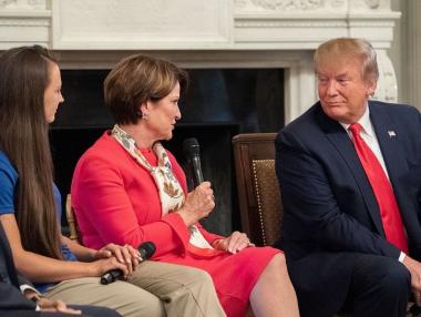 Дамата, начело на най-голямата оръжейна фирма в света, напуска поста