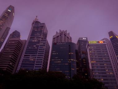 HSBC се връща към плана за 35 000 съкращения