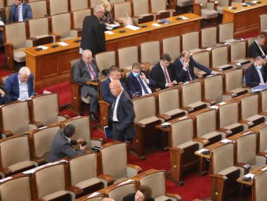 Депутатите занижиха изискванията към експертите в КЕВР