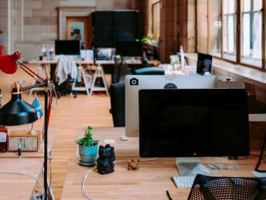 Повече от половината бизнес в София се връща в офисите до есента