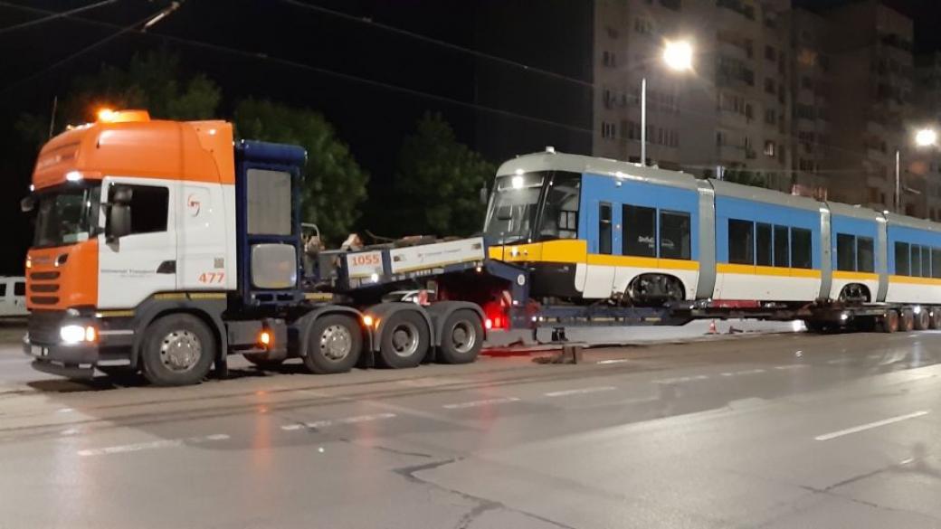 И последният от 13-те нови трамвая пристигна в София