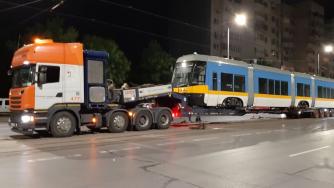 И последният от 13-те нови трамвая пристигна в София