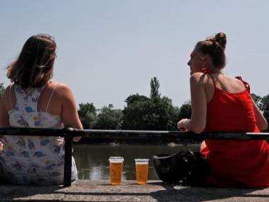 Англия отваря пъбове и ресторанти от 4 юли