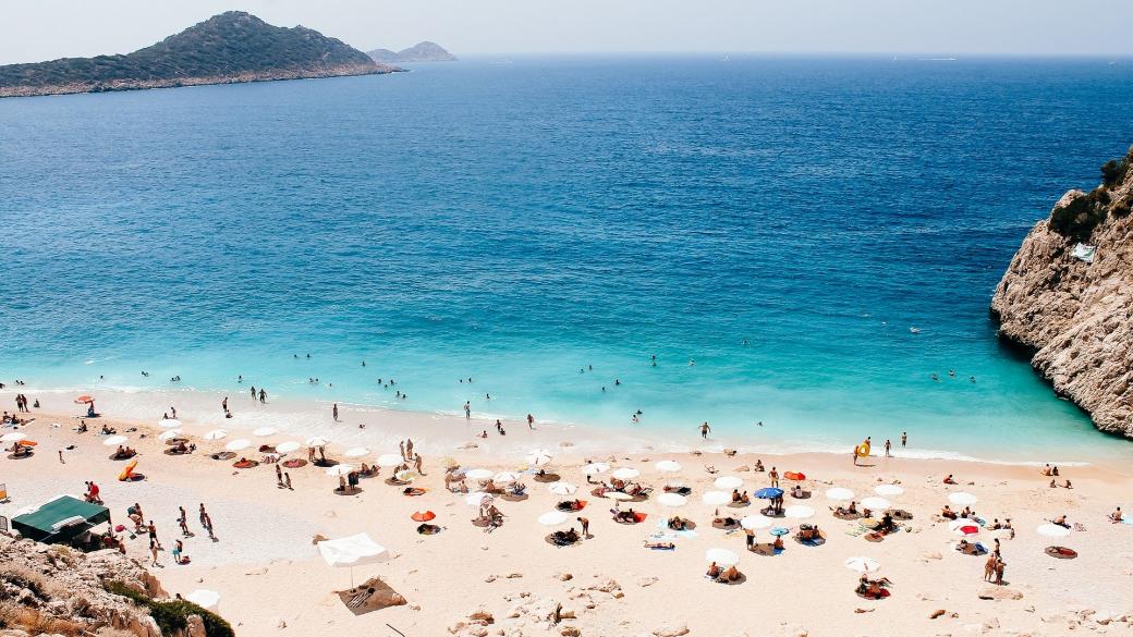 Маските са задължителни и на плажовете в Турция