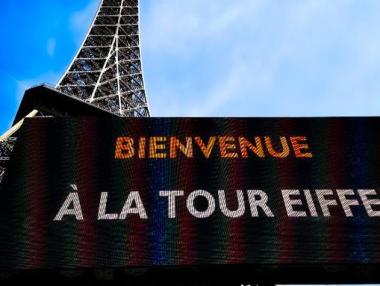 Айфеловата кула отново посреща посетители