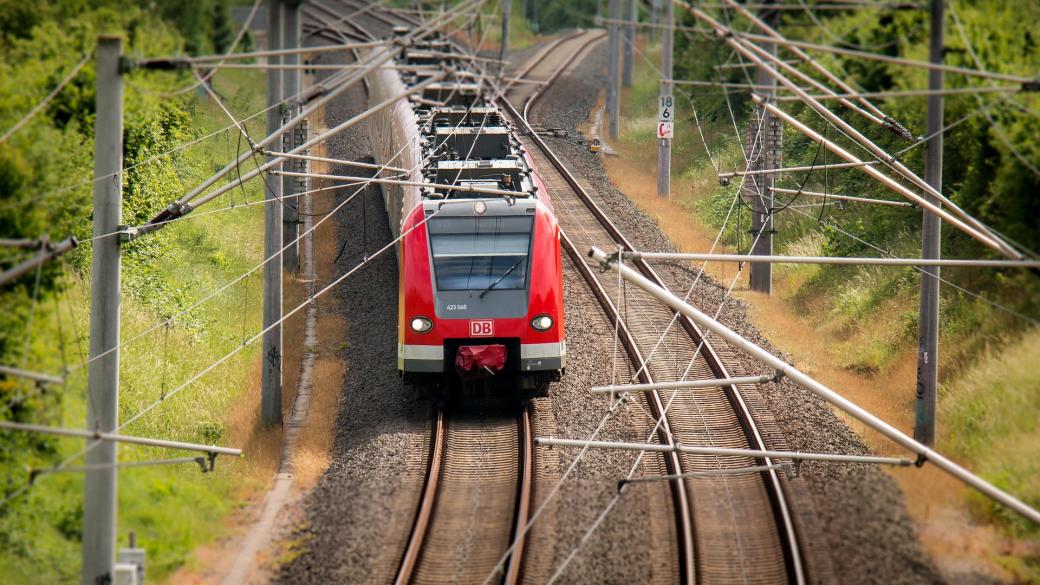 Швейцария задължи правителствените служители да пътуват с влак