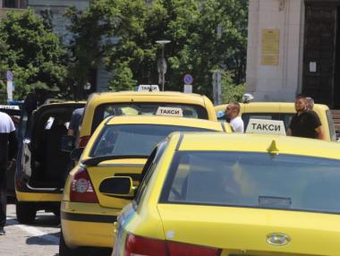 Такситата настояват за повишаване на тарифите