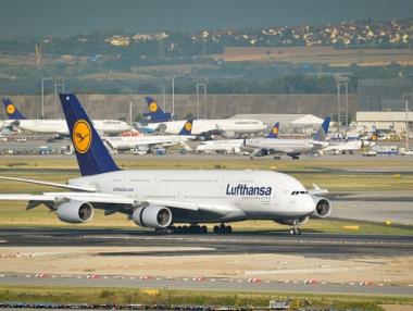 Акционерите на Lufthansa одобриха германския спасителен план