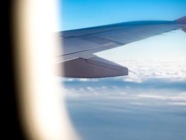 Авиокомпаниите са отменили десетки полети до България през лятото, според МТИТС