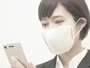 Японци създадоха „умна“ маска, която превежда на 8 езика