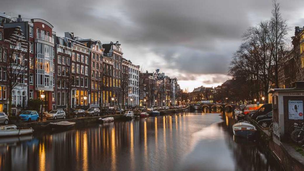 Амстердам забранява Airbnb в част от града от 1 юли