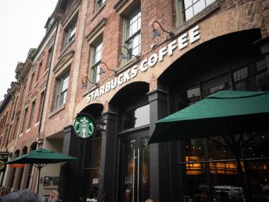 И Starbucks спира платената реклама в социалните медии