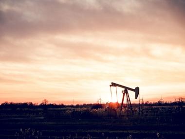 Петролът разширява загубите заради опасения за втора вълна на коронавируса