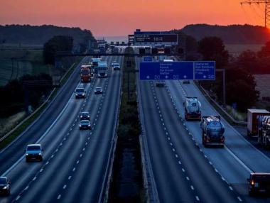 Петролът поевтиня заради рекордните нови случаи с Covid-19 в САЩ