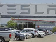 Възможно ли е акциите на Tesla да стигнат 2000 долара?
